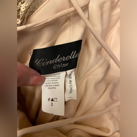 Cinderella divine dress - Picture 3 of 8